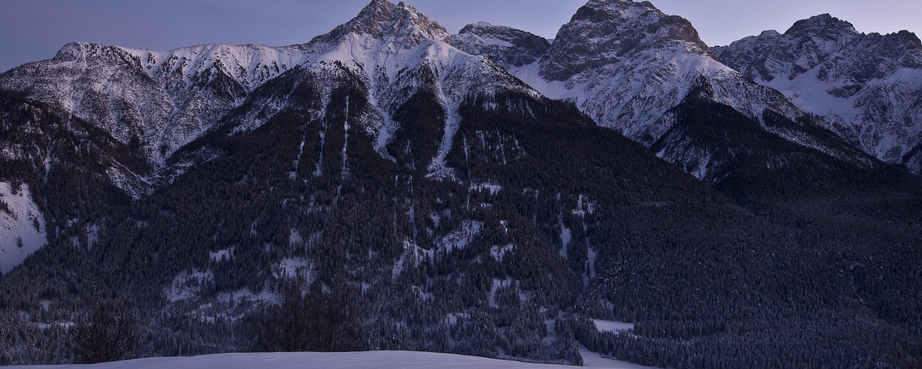 Aussicht über das Tal auf die Unterengadiner Dolomiten
