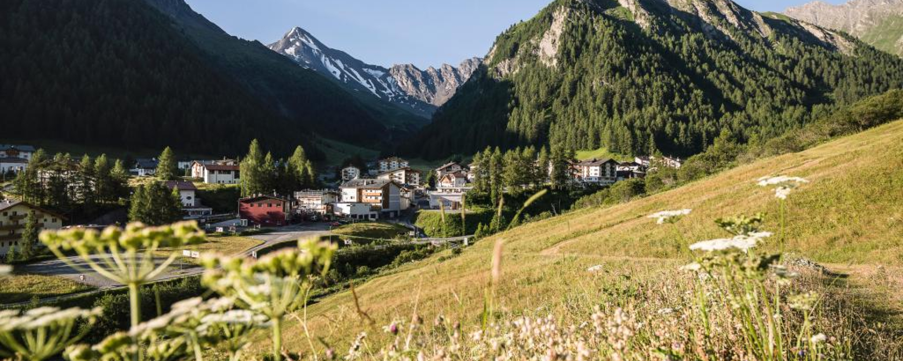 Blick über Samnaun Richtung Fuorcla Maisas und Muttler