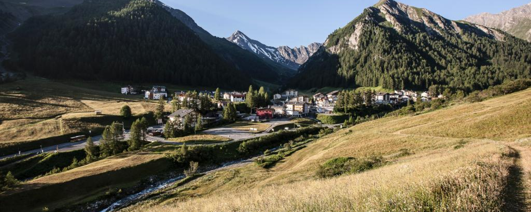 Blick über Samnaun Richtung Fuorcla Maisas und Muttler