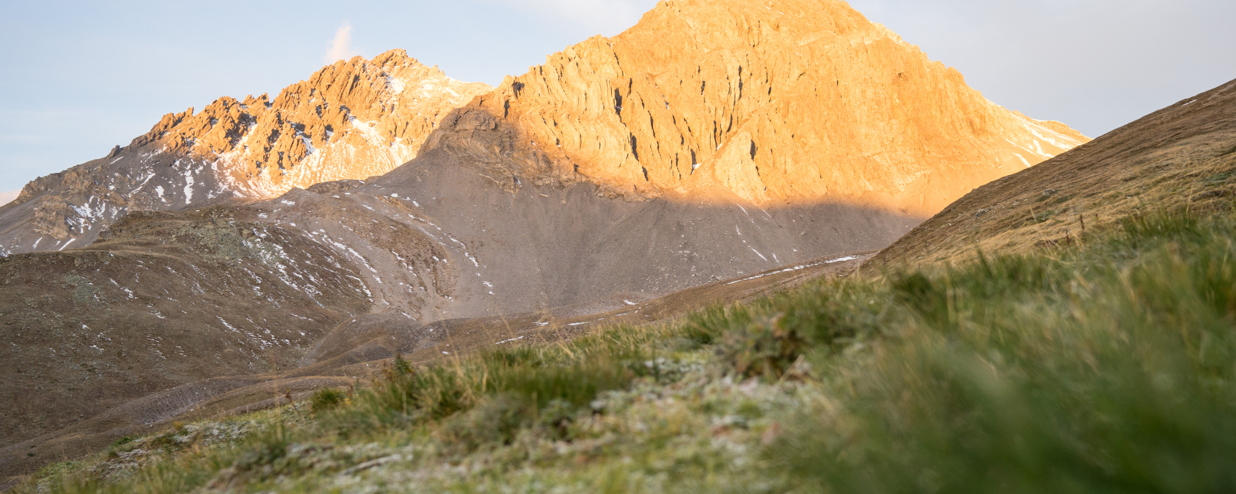 Der Piz Amalia bei Sonnenaufgang.