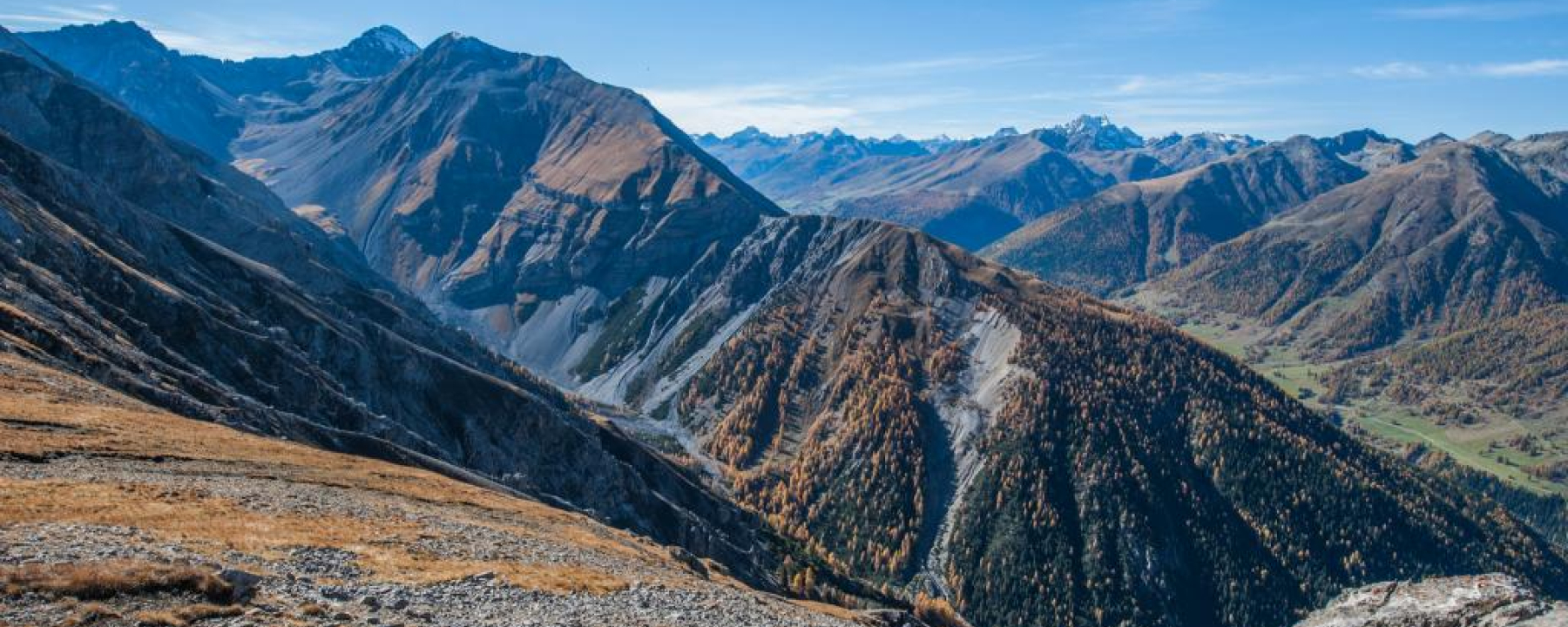Blick auf die Val Tantermozza von Murtaröl aus. Dieser hintere Teil des Tales kann nicht begangen werden und ist ein Paradies für Gämsen.