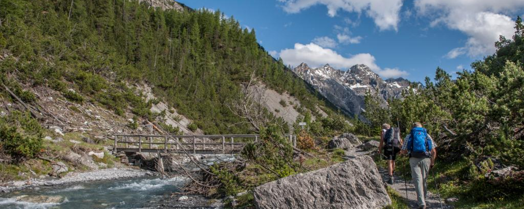 Kurz vor der Cluozza-Hütte überqueren wir die Ova da Cluozza. Von dort aus sind wir in einer Viertelstunde bei der Hütte.