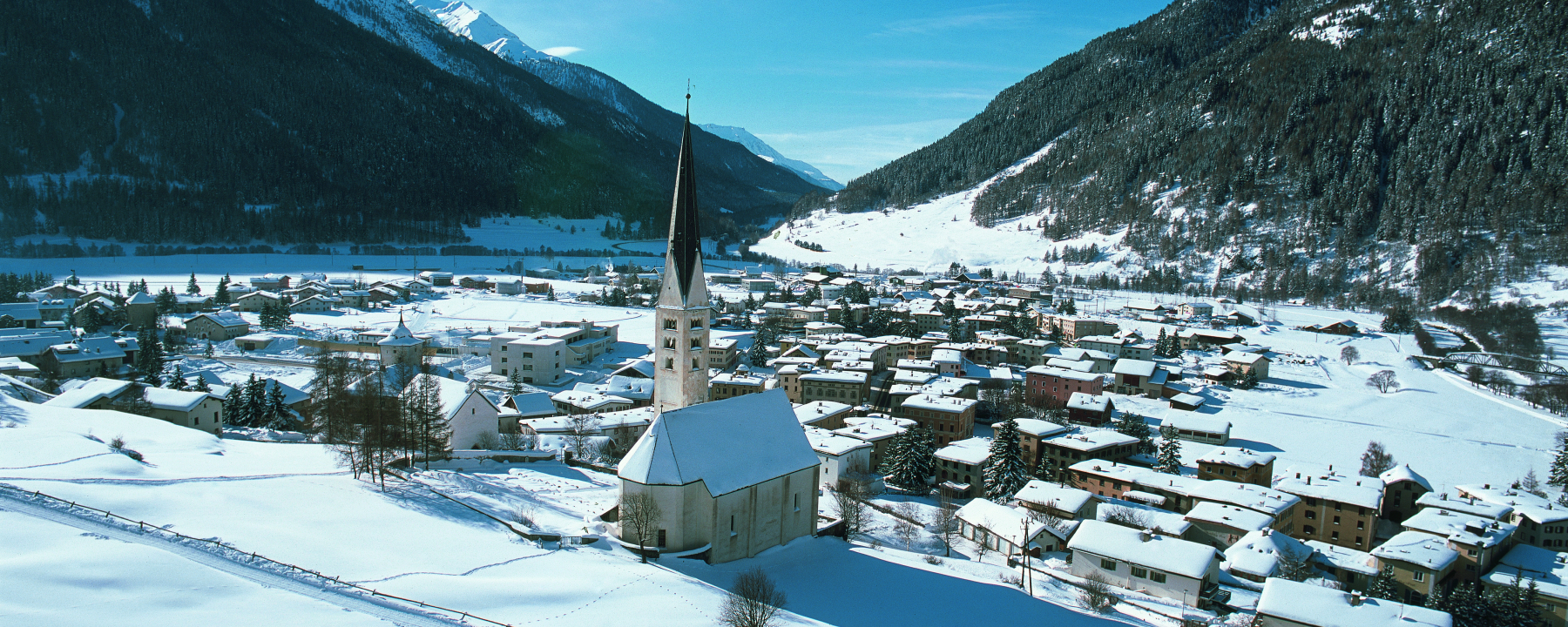 Zernez im Schnee.