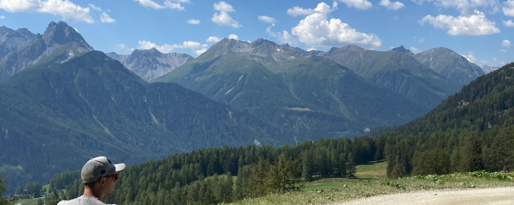 Mit dem Swisstrack auf dem Weg von Motta Naluns nach Ftan
