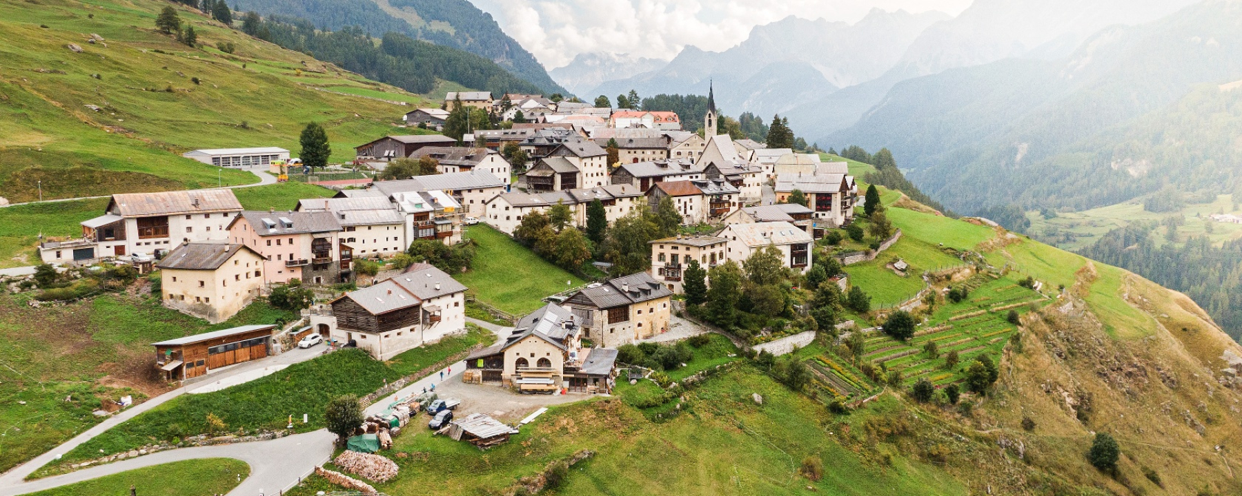 Dorf Guarda im Sommer