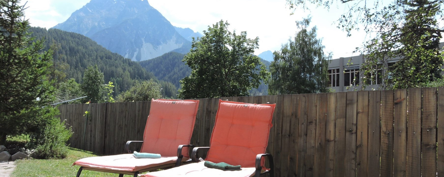 Gartensitzplatz mit Liegewiese
