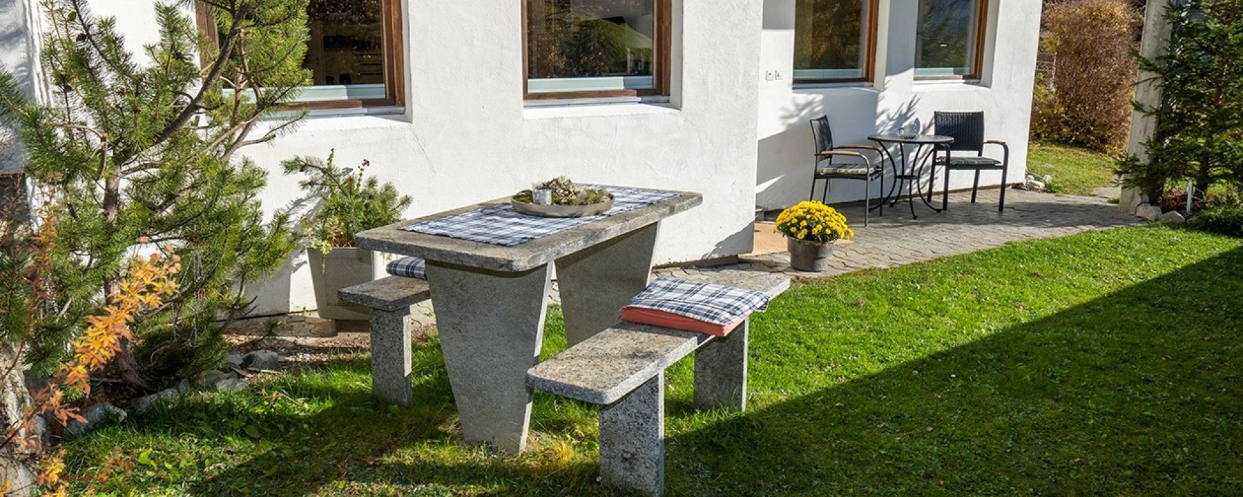 Gartensitzplatz mit Liegewiese