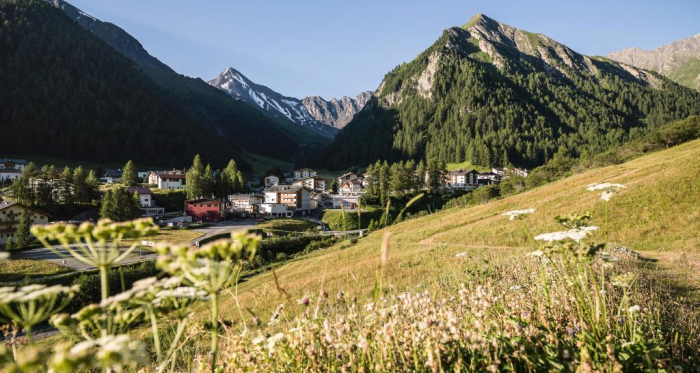 Blick über Samnaun Richtung Fuorcla Maisas und Muttler Blick über Samnaun Richtung Fuorcla Maisas und Muttler
