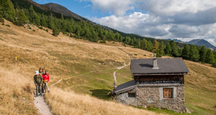 Die Hütte auf Alp la Schera dient den Parkwächtern als Unterkunft.