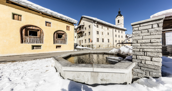 Strada an einem sonnigen Wintertag.