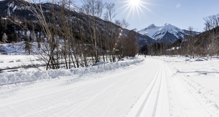 Langlaufen auf der Loipe Scuol-Martina.