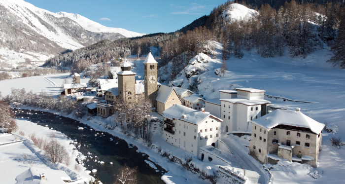 Kirche und Muzeum in Susch Kirche und Muzeum in Susch