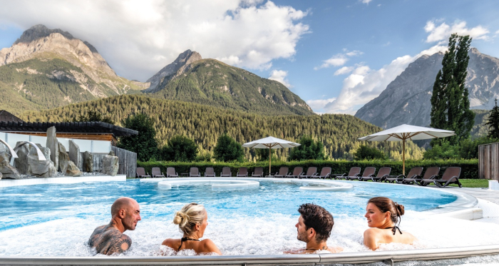 Baden im Mineralbad Bogn Engiadina Scuol, Engadin