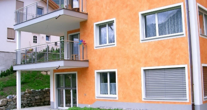 Front-Ansicht, UG Sitzplatz 3 Zimmerwohnung, Balkon 2.5 Zimmerwohnung, Balkon 3.5 Zimmer-Maisonettwohnung
