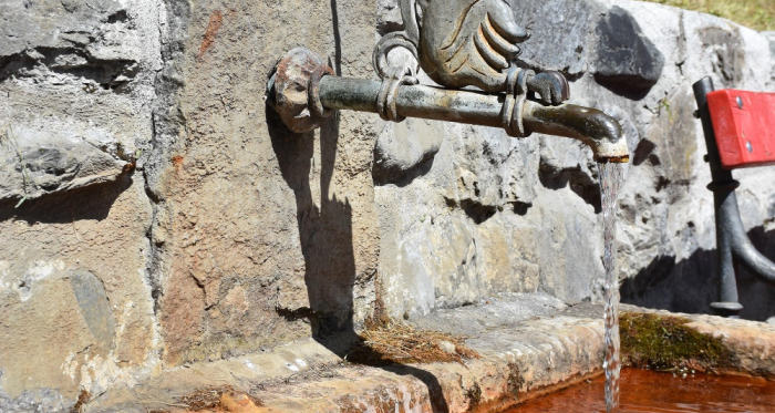 Eichhörnch-Brunnen (Bügl da Squilat) mit Mineralwasser der Clozza-Quelle Eichhörnch-Brunnen (Bügl da Squilat) mit Mineralwasser der Clozza-Quelle