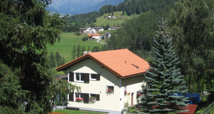Blick nach Chaposch und Schloss