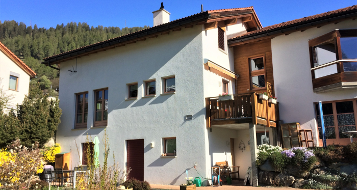 Haus Senda 495D, Südseite, 2,5-Zimmerwohnung im EG links.