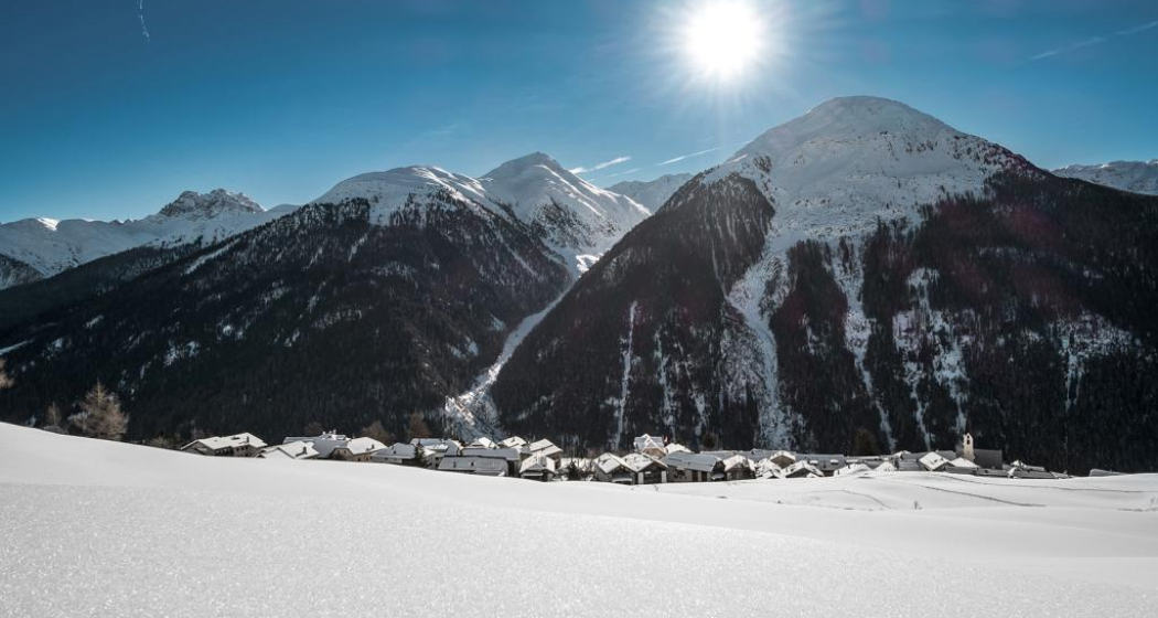 Guarda, das Schellen-Ursli Dorf im Unterengadin. Guarda, das Schellen-Ursli Dorf im Unterengadin.