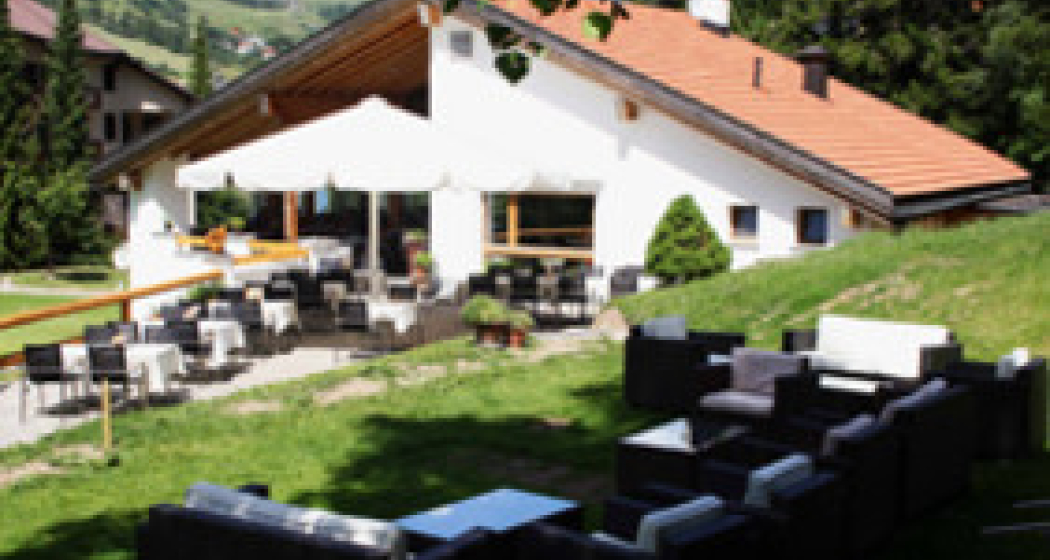 Golfrestaurant Vulpera mit der Sonnigen Terrasse Golfrestaurant Vulpera mit der Sonnigen Terrasse