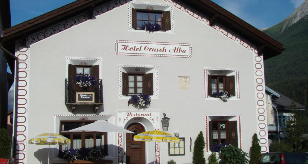 Hotel Crusch Alba von aussen Hotel Crusch Alba von aussen