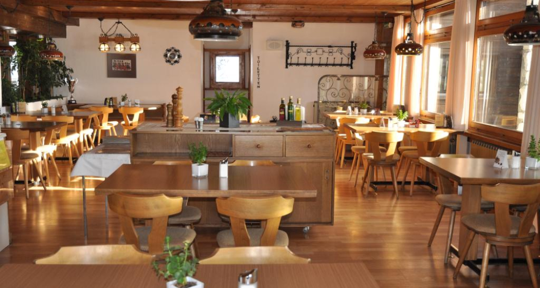 Hotel Süsom Givè (oua_17732130_image) Hotel Süsom Givè (oua_17732130_image)