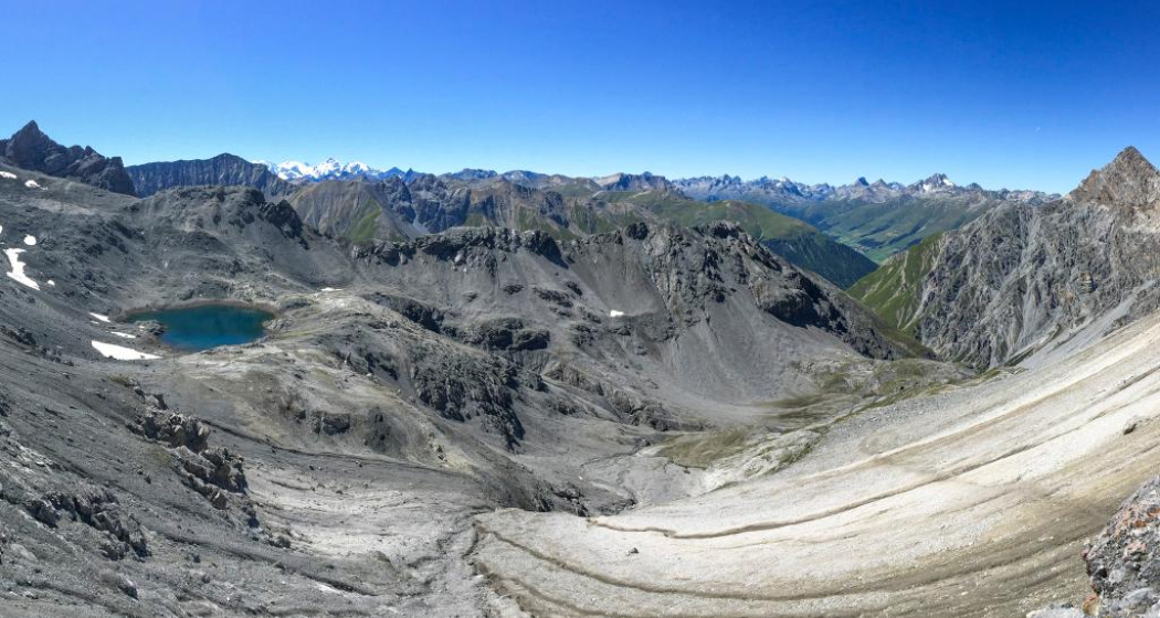 Die Fuorcla Val Sassa bietet einen wunderbaren Blick zum Lai da Müschauns und zur Berninagruppe. Die Fuorcla Val Sassa bietet einen wunderbaren Blick zum Lai da Müschauns und zur Berninagruppe.