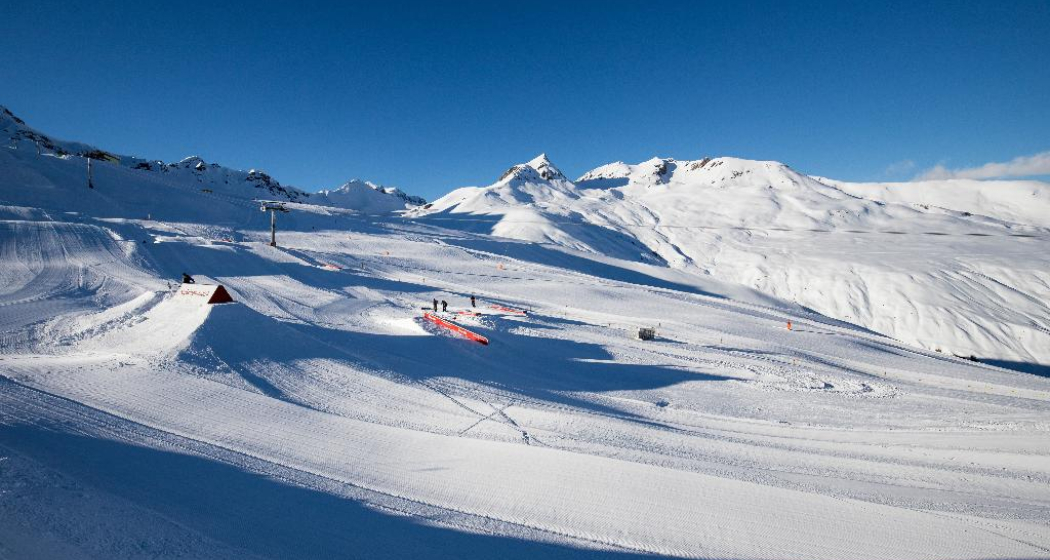 Blick auf den Snowpark. Blick auf den Snowpark.