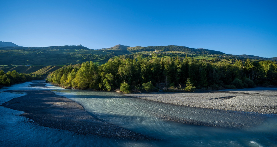 Direkt am Inn zwischen Pradella und Sur En. Direkt am Inn zwischen Pradella und Sur En.