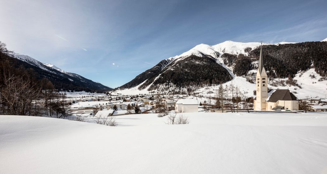 Ausblick aufs Dorf Zernez Ausblick aufs Dorf Zernez