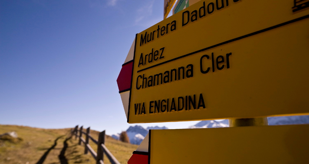 Wegweiser zur Chamanna Cler Wegweiser zur Chamanna Cler