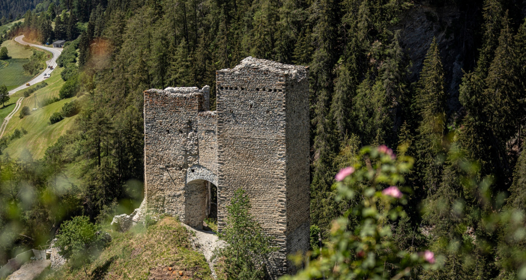 Burgruine Tschanüff Burgruine Tschanüff
