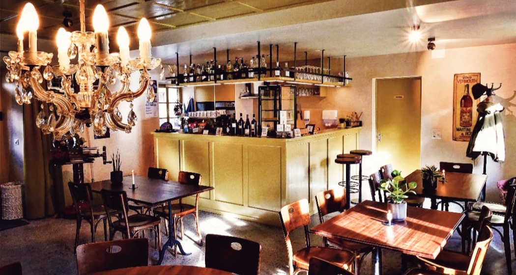 Ustarea Spluga (oua_609312320_image) Ustarea Spluga (oua_609312320_image)