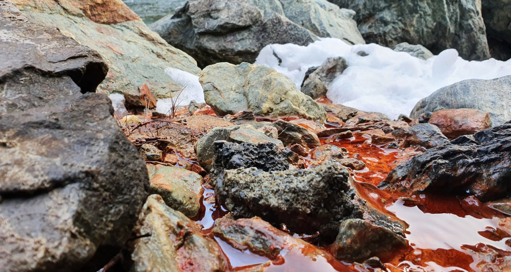 Das Mineralwasser der Funtana d'En fliesst nach kurzer Strecke in den Inn Das Mineralwasser der Funtana d'En fliesst nach kurzer Strecke in den Inn