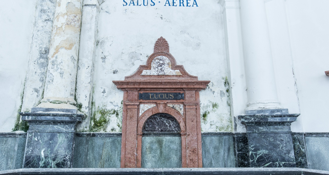 Der «Altar» der Lucius-Quelle Der «Altar» der Lucius-Quelle