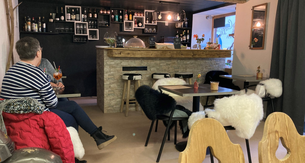 Bar – Cafe Fontana (oua_66005508_image) Bar – Cafe Fontana (oua_66005508_image)