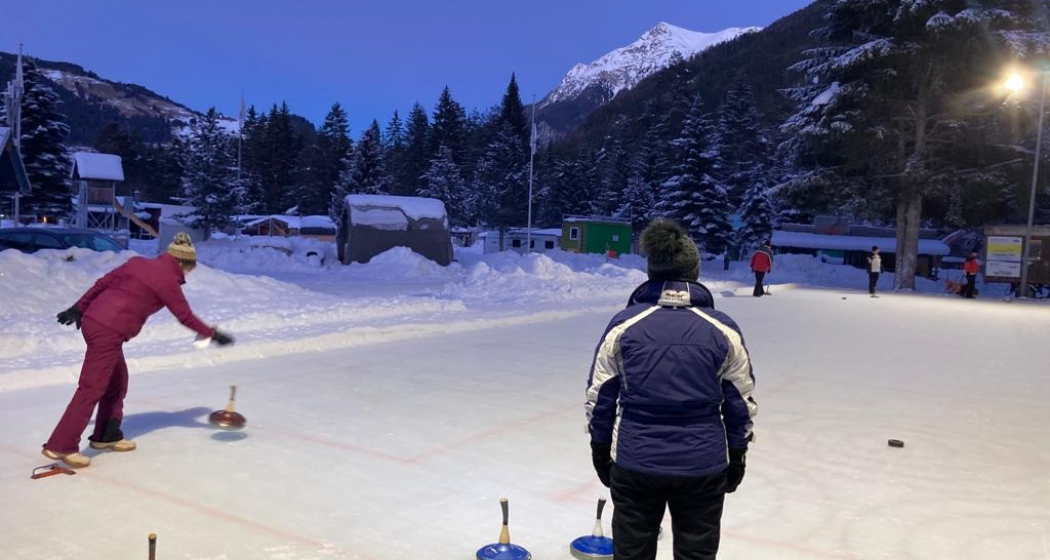 Eisstockschiessen in Sur En Eisstockschiessen in Sur En