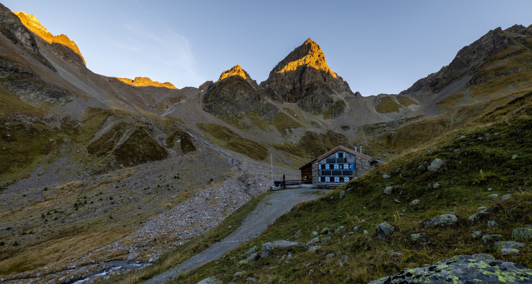 Die Chamonna Tuoi vor dem Piz Buin. Die Chamonna Tuoi vor dem Piz Buin.