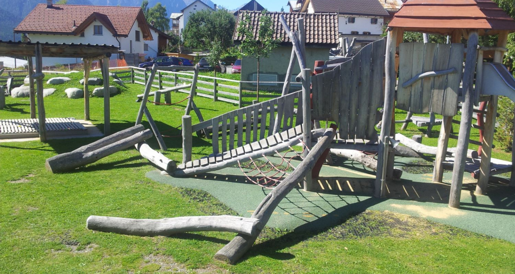 Spielplatz unter dem Haus Spielplatz unter dem Haus