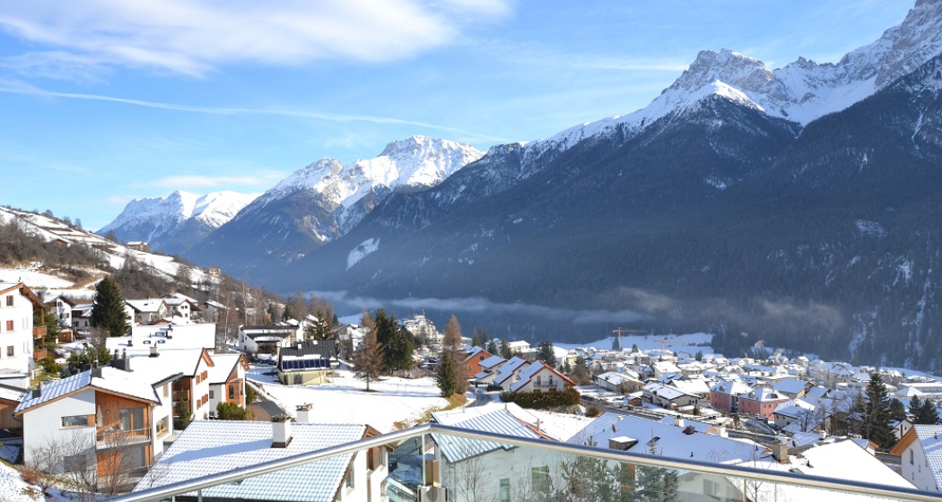 Blick vom Balkon Richtung Pradella / Sur En Blick vom Balkon Richtung Pradella / Sur En