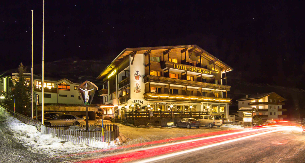Hotel Cresta Nachtaufnahme