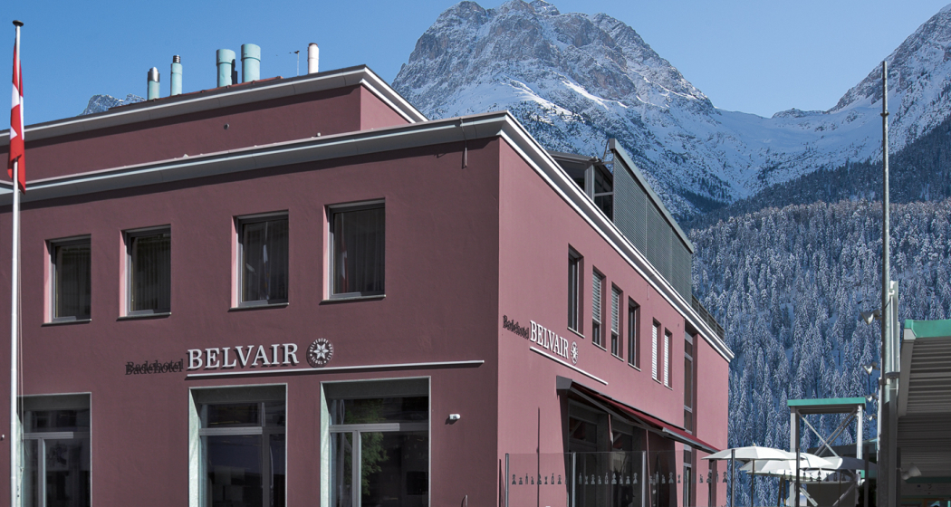 Aussenfassade Badehotel Belvair Winter