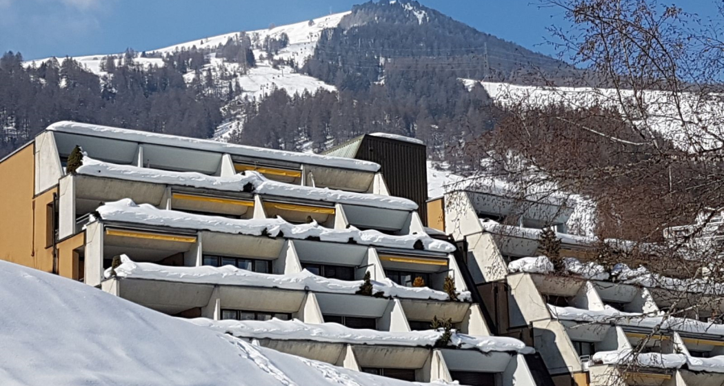 Tulai Terrassen mit Motta Naluns