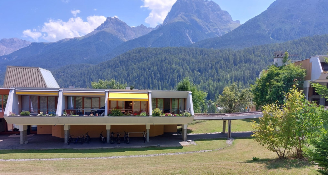 Die Wohnung mit dem gelben Sonnendach