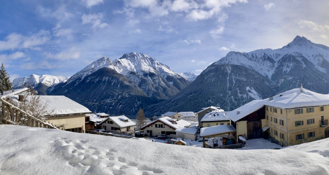 Aussicht in die Val Uina (S-chalambert / Piz Ajüz) Aussicht in die Val Uina (S-chalambert / Piz Ajüz)