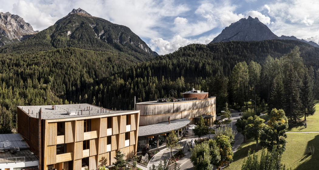 Aussenansicht Hotel Arnica Scuol Aussenansicht Hotel Arnica Scuol