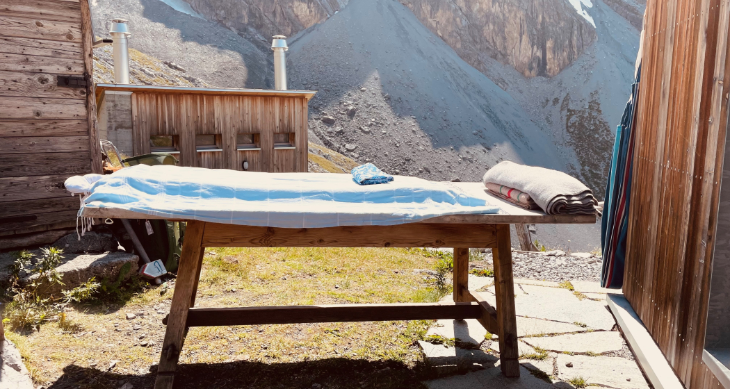 Massage & Yoga Praxis auf bei Chamonna Lischana auf 2500 m.ü.M. (gdl_873349231_image) Massage & Yoga Praxis auf bei Chamonna Lischana auf 2500 m.ü.M. (gdl_873349231_image)
