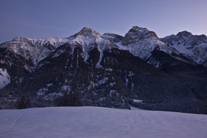 Aussicht über das Tal auf die Unterengadiner Dolomiten