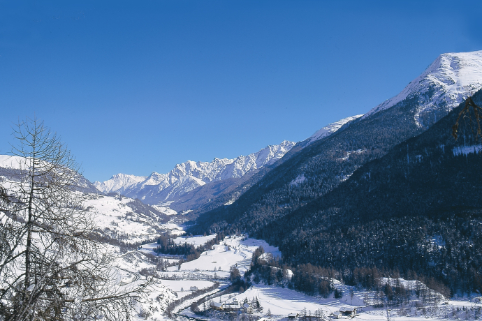 Vue depuis la piste de luge sur Lavin.