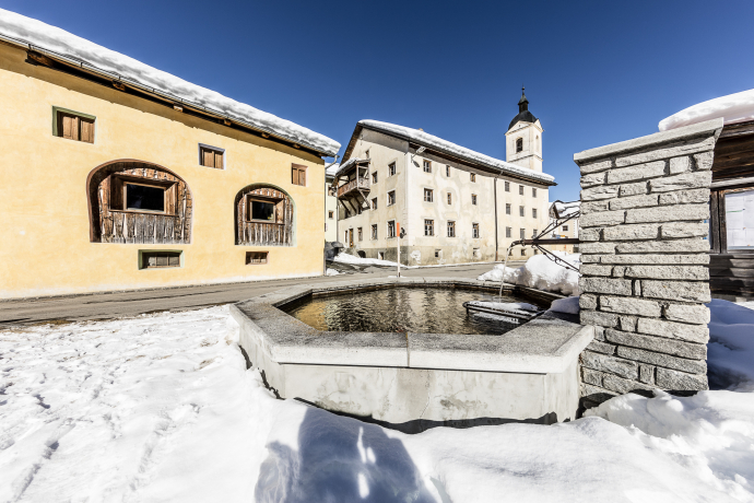 Strada an einem sonnigen Wintertag.