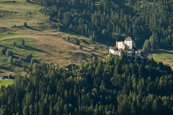 Château de Tarasp - Café Schleppun Château de Tarasp - Café Schleppun
